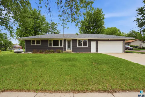 500 W 1st St, Tea, SD 57064