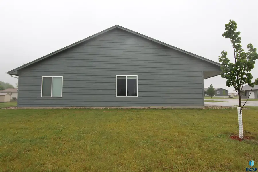 305 S Frank Ave #8, Garretson, SD 57030 - #2