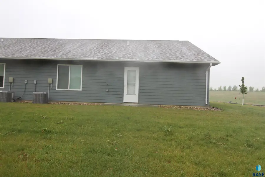305 S Frank Ave #8, Garretson, SD 57030 - #3