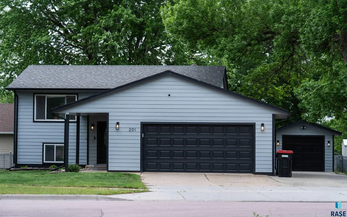 201 Cardinal Dr S, Brandon, SD 57005 - #1