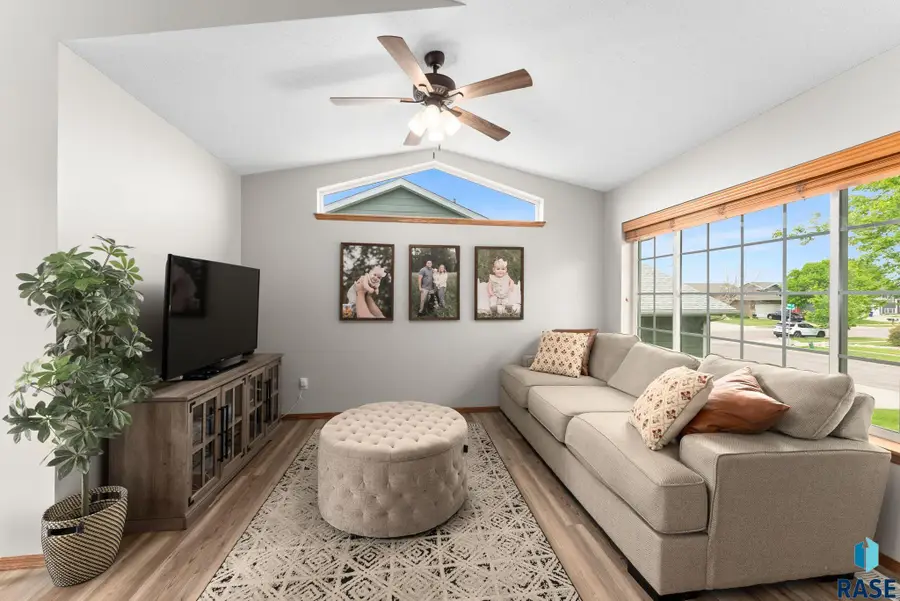 4305 S Wilson Ave, Sioux Falls, SD 57106 - #2