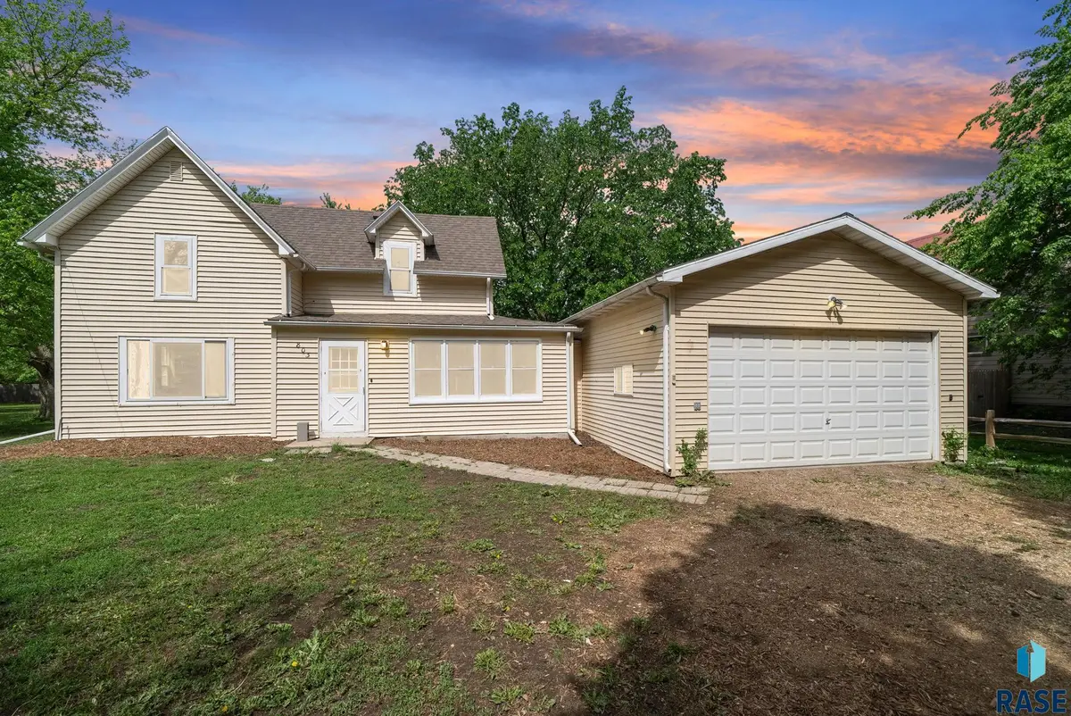 803 S Park Blvd, Hurley, SD 57036 - #1