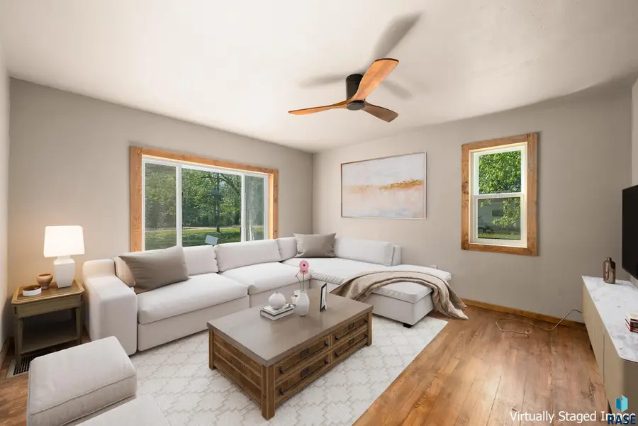 803 S Park Blvd, Hurley, SD 57036 - #3