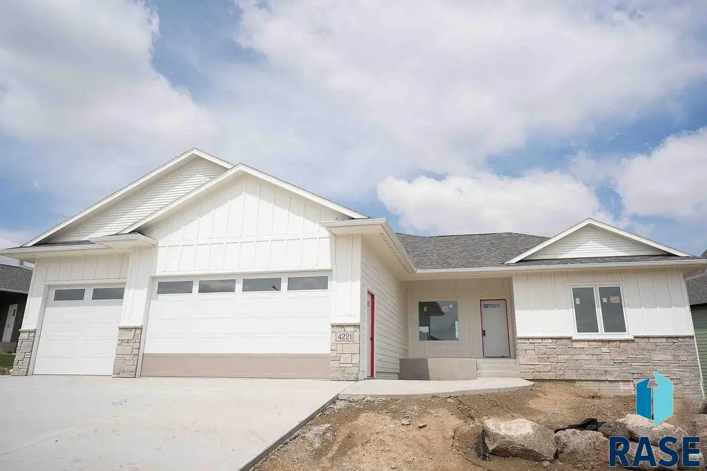 4221 N Interlachen Trl, Sioux Falls, SD 57107 - #1