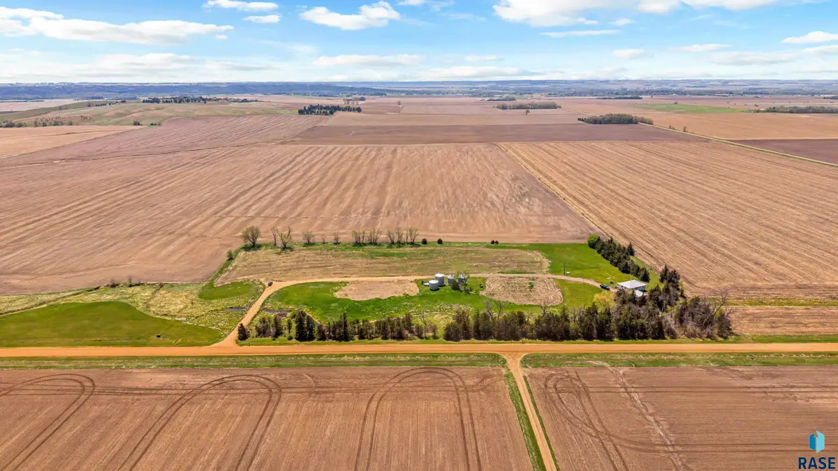 48239 279th St, Canton, SD 57013 - #1