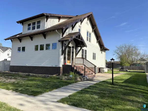 212 W 2nd Ave, Lennox, SD 57039