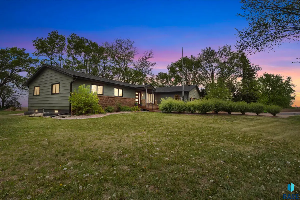 691 W Willow St, Canistota, SD 57012 - #1