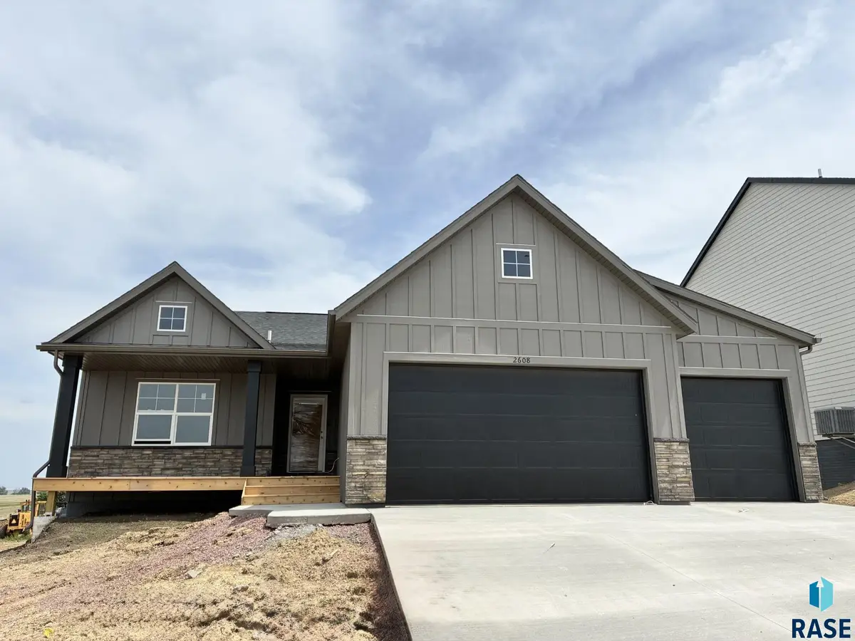 2608 S Copper Creek Ave, Sioux Falls, SD 57110 - #1