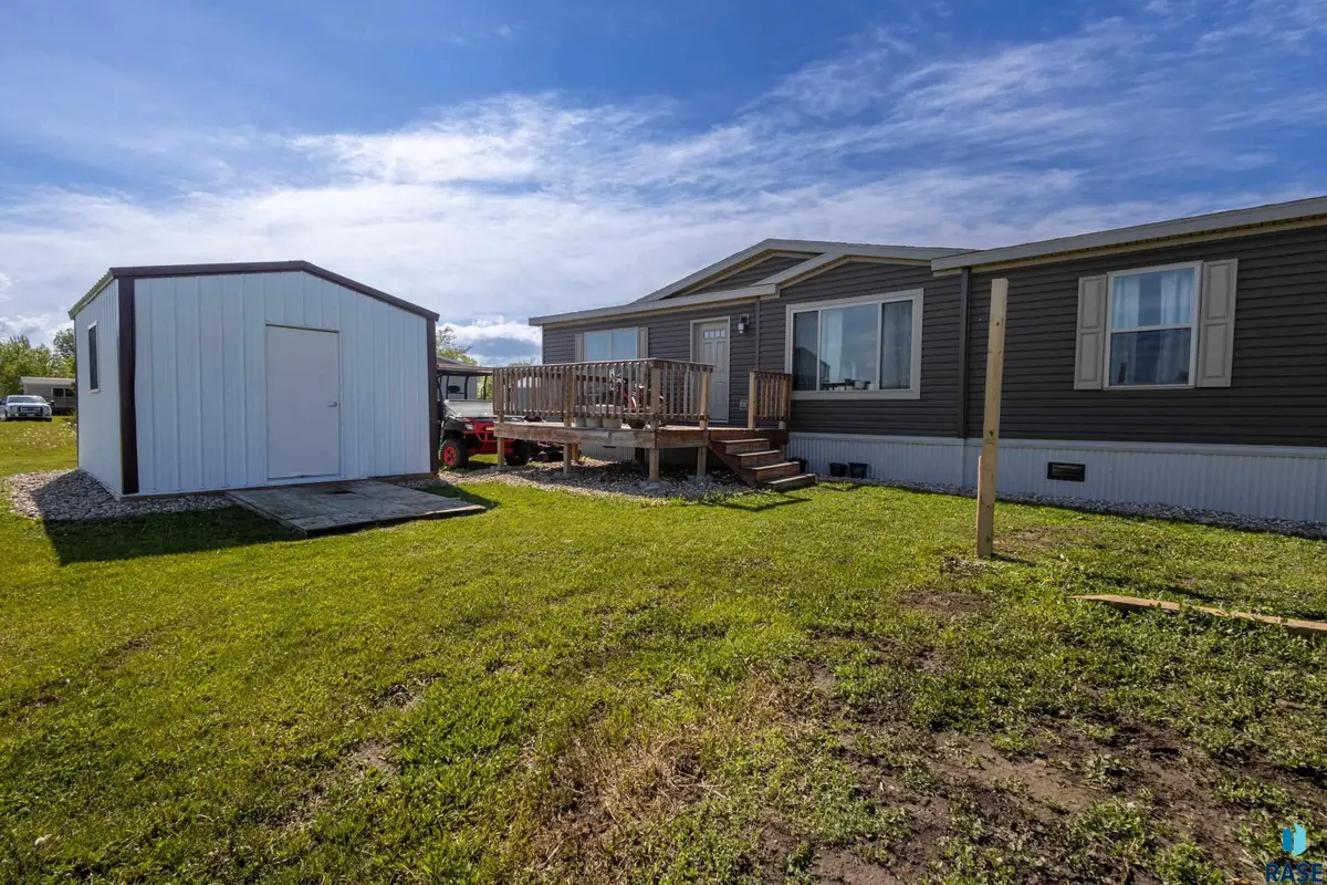808 S Harold Dr, Lennox, SD 57039 - #1