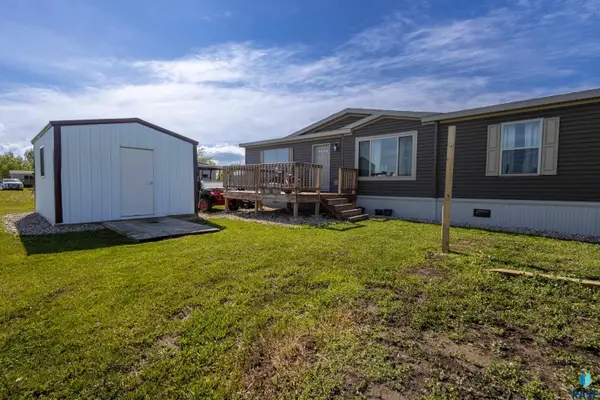 808 S Harold Dr, Lennox, SD 57039