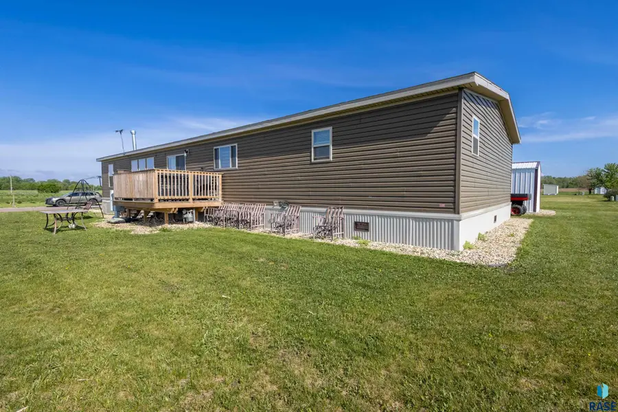 808 S Harold Dr, Lennox, SD 57039 - #2