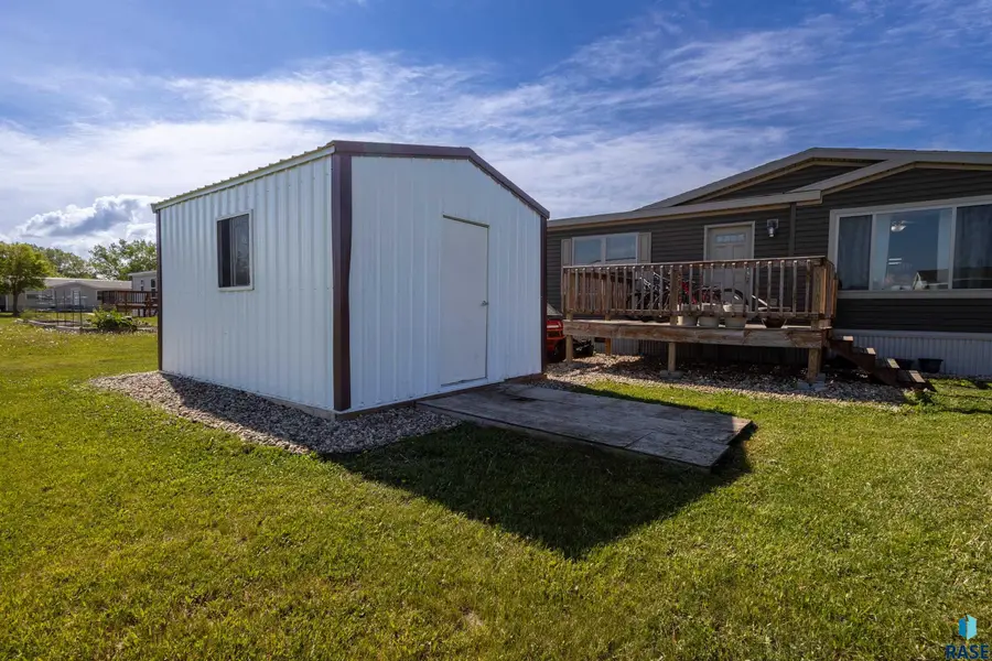 808 S Harold Dr, Lennox, SD 57039 - #3