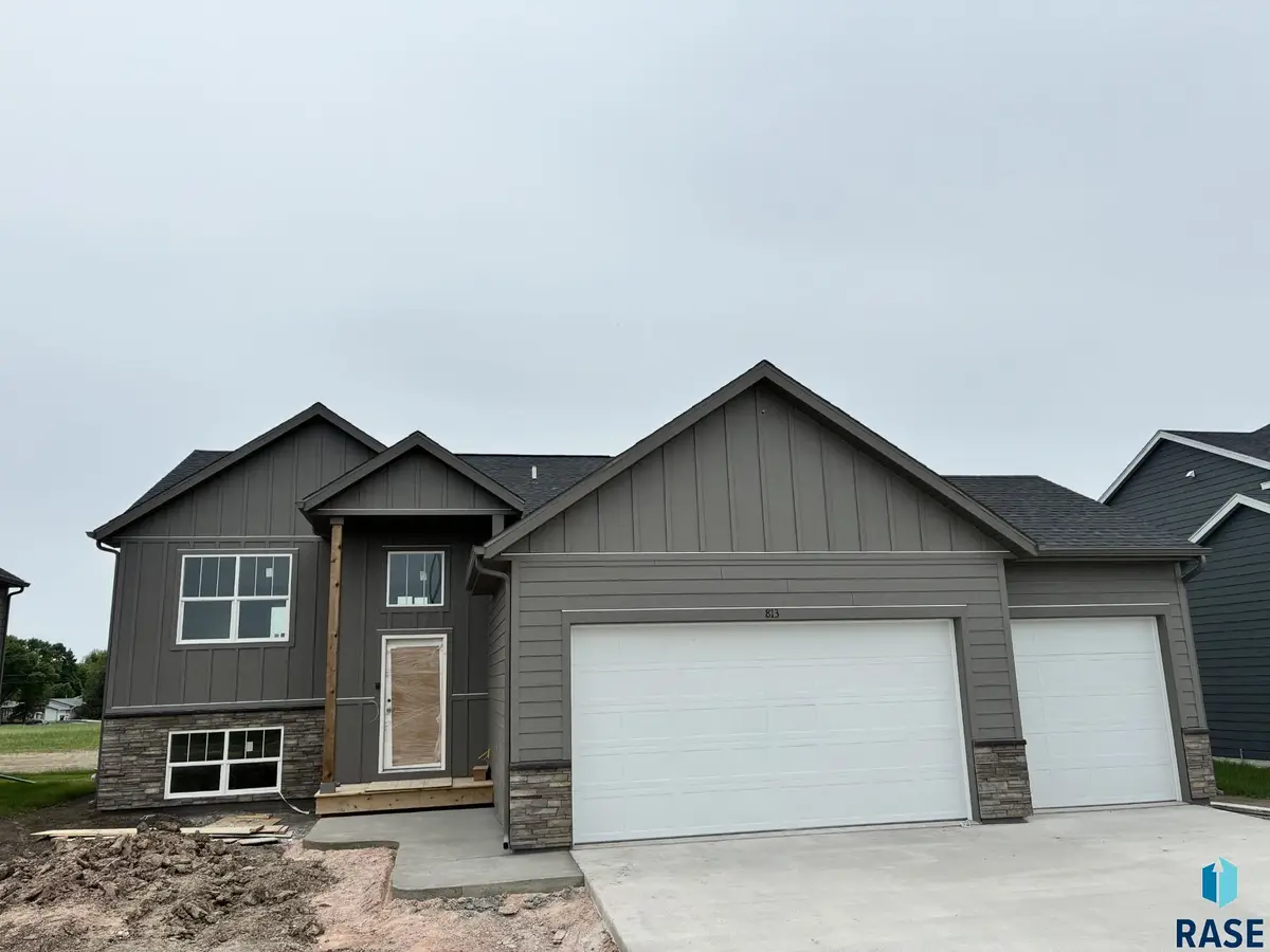 813 Estate St, Harrisburg, SD 57032 - #1