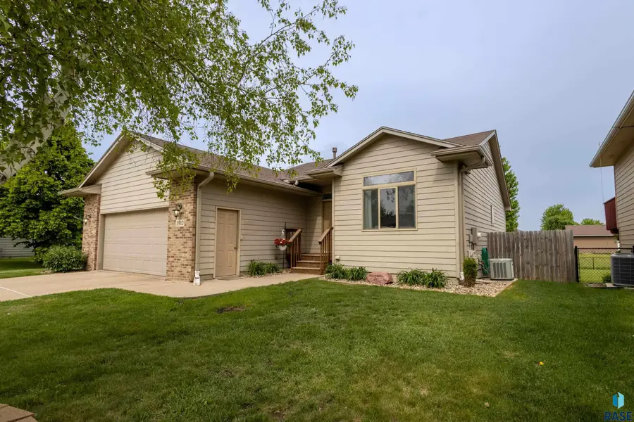 3912 S Camden Ave, Sioux Falls, SD 57106 - #2