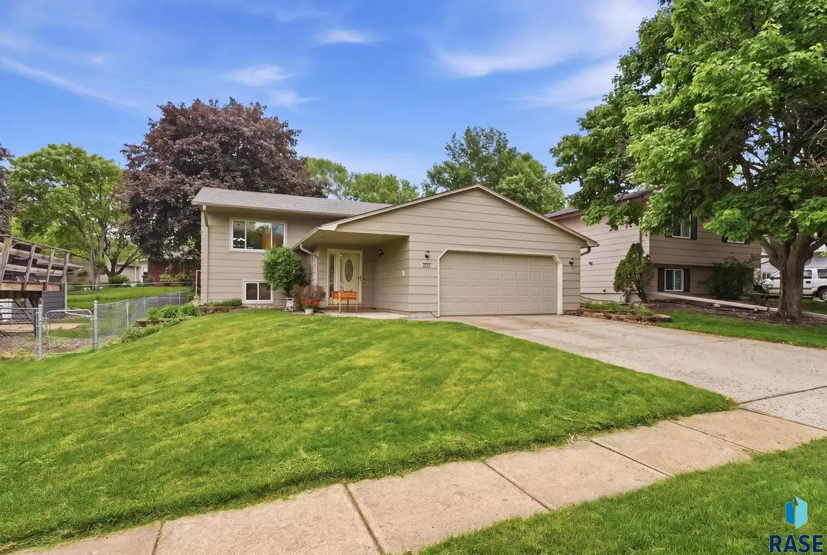 2117 S Melanie Ln Ln, Sioux Falls, SD 57103 - #1