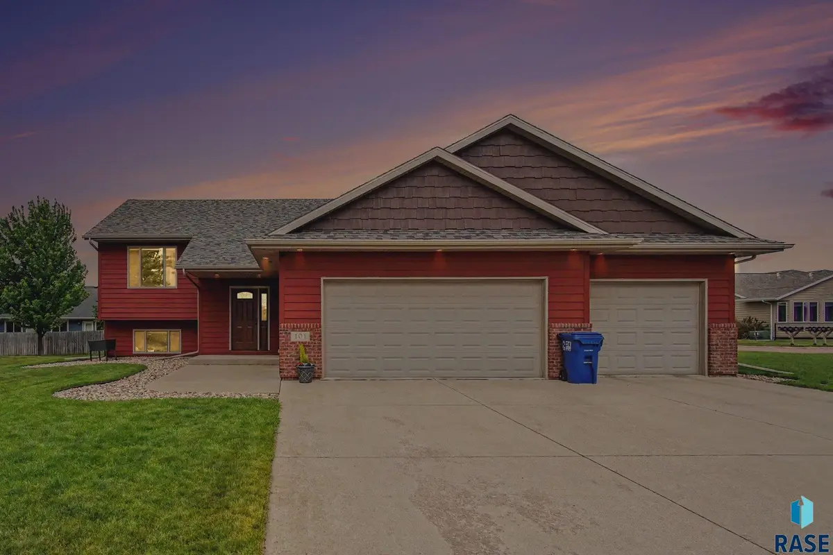 101 S Summer Ave, Brandon, SD 57005 - #1