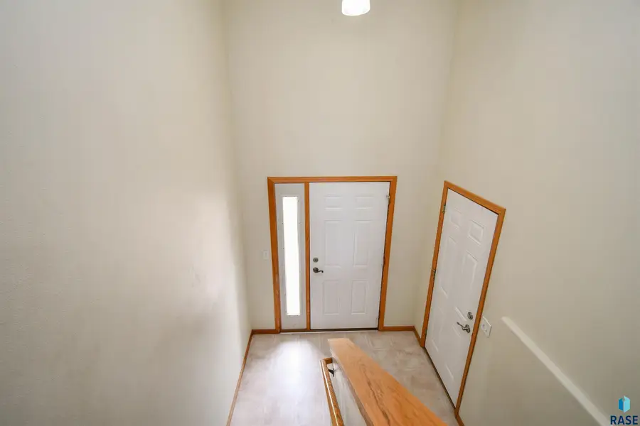 3608 W Hughes Pl, Sioux Falls, SD 57108 - #3
