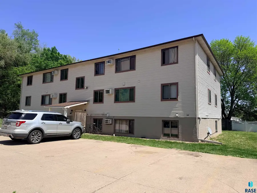 1000 S Crawford Rd, Vermillion, SD 57069 - #2