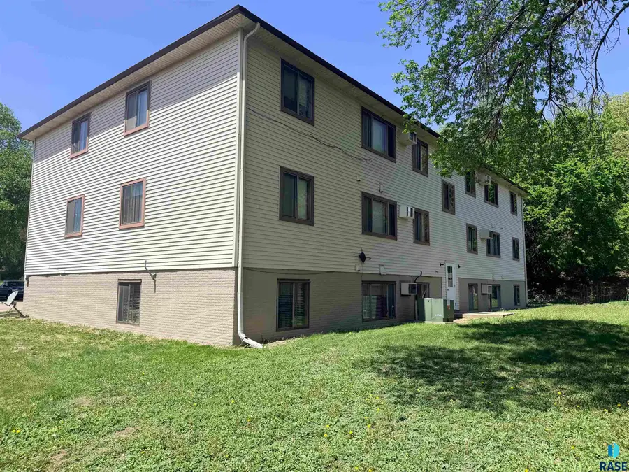 1000 S Crawford Rd, Vermillion, SD 57069 - #3