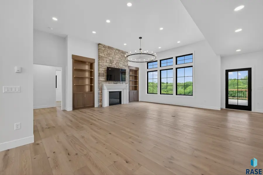 1207 S Stoakes Ave, Sioux Falls, SD 57110 - #3