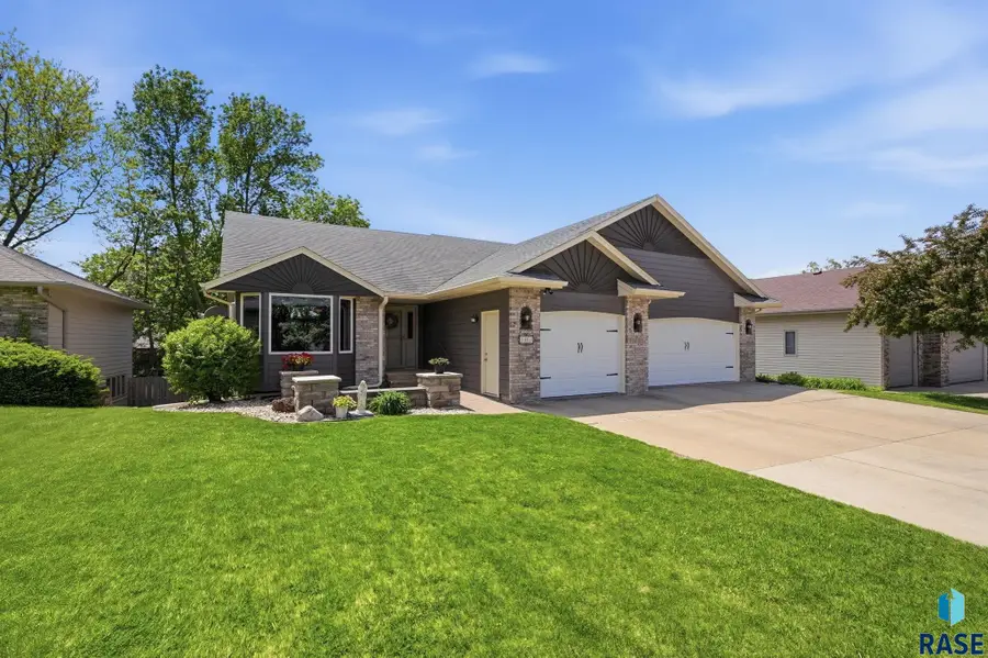1401 N Pikes Peak Cir, Sioux Falls, SD 57110 - #2