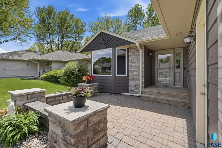 1401 N Pikes Peak Cir, Sioux Falls, SD 57110 - #3