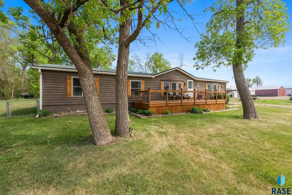 6132 Dakota Ave, Madison, SD 57042 - #1