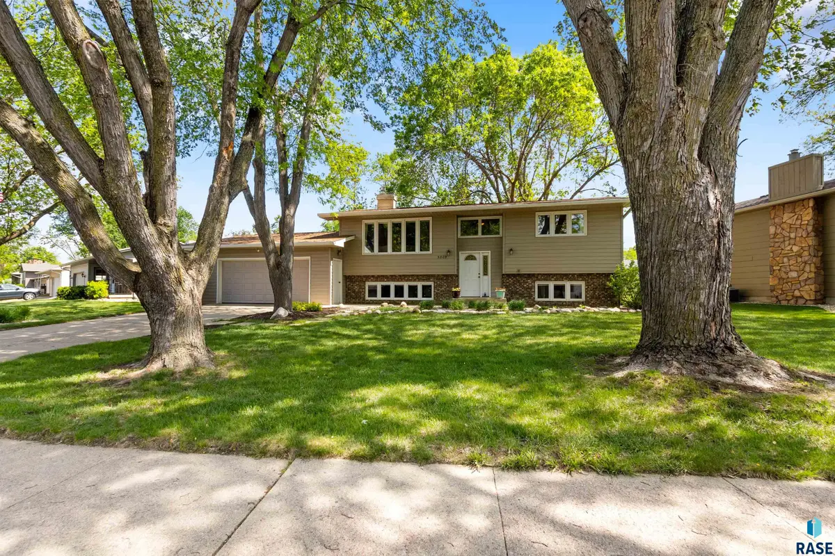 5809 W 35th St, Sioux Falls, SD 57106 - #1