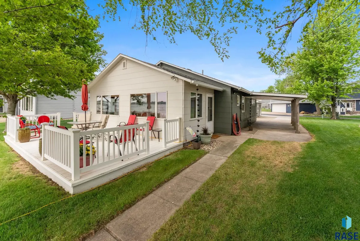 6630 Peninsula Pt, Wentworth, SD 57075 - #1