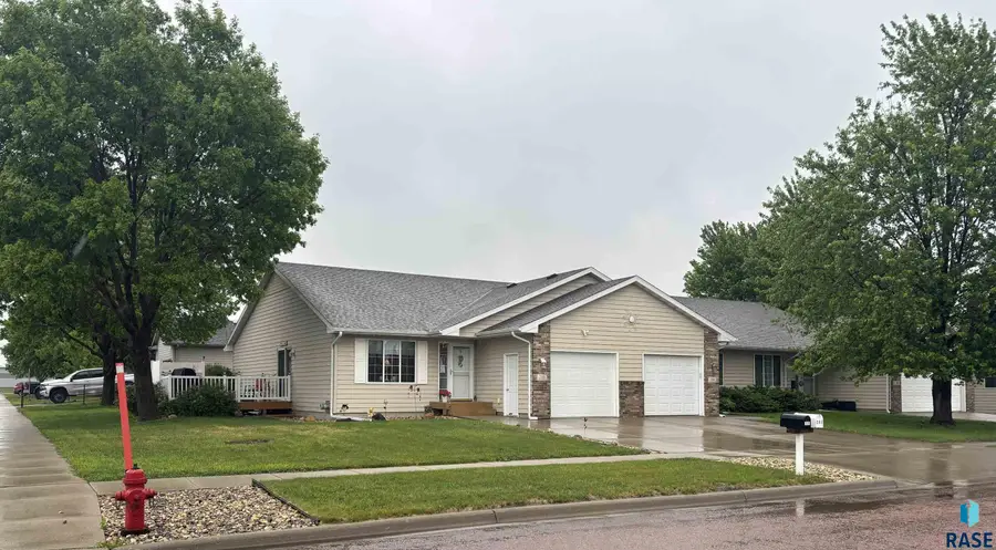 210 W Maple St, Harrisburg, SD 57032 - #2