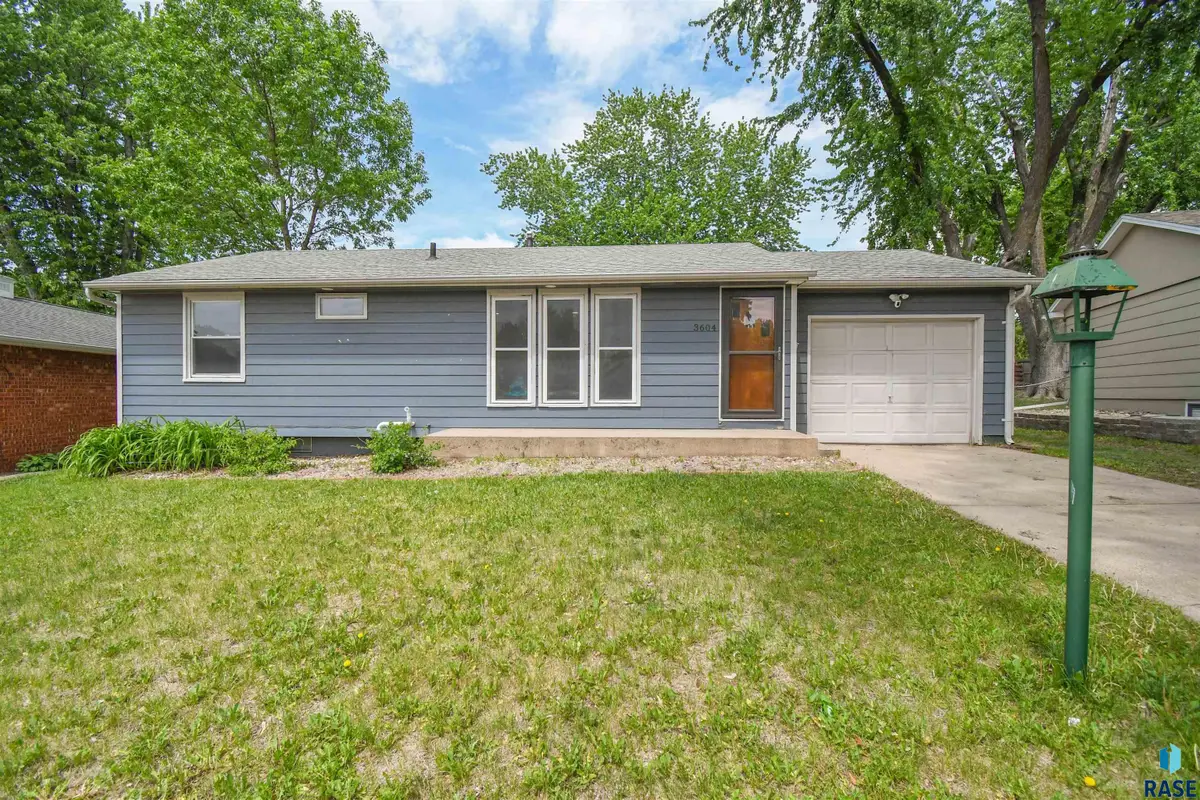 3604 E 25th St, Sioux Falls, SD 57103 - #1