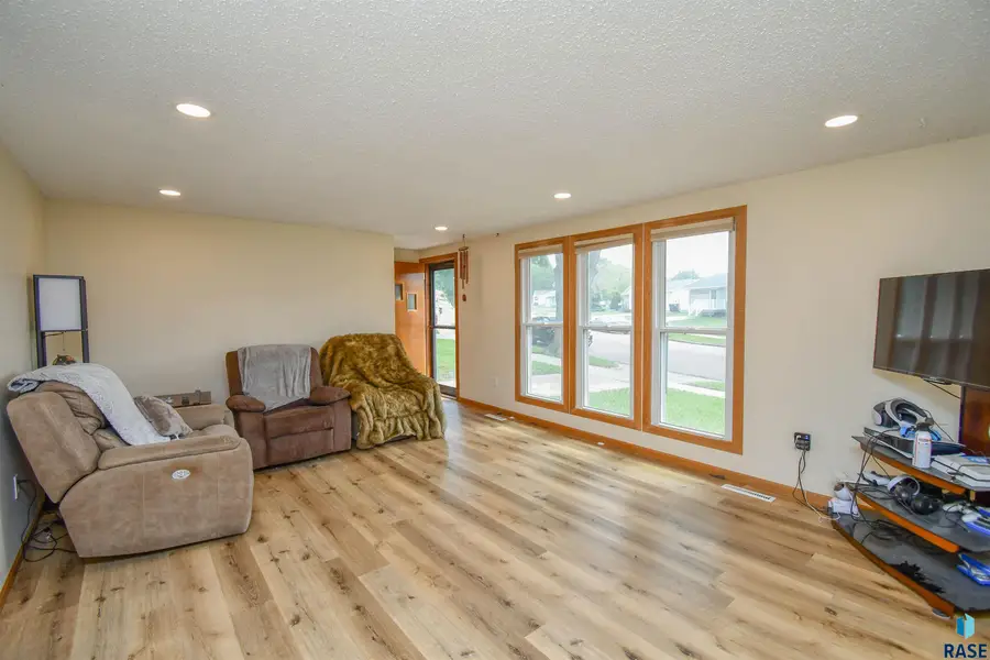 3604 E 25th St, Sioux Falls, SD 57103 - #3