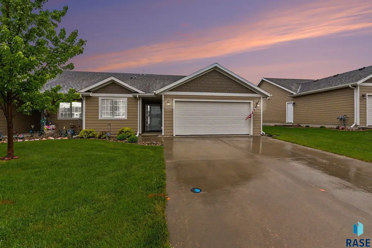 6105 W Maxwell Pl, Sioux Falls, SD 57107 - #1