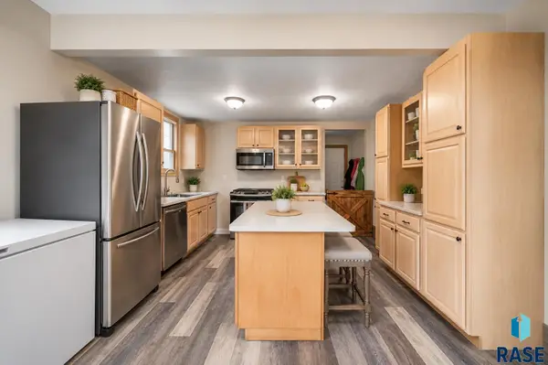 389 Walnut Ave, Parker, SD 57053