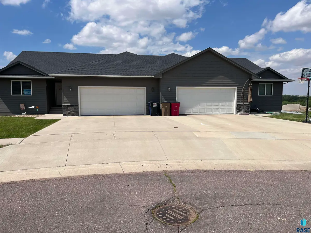 1320 N Archer Dr, Sioux Falls, SD 57103 - #1