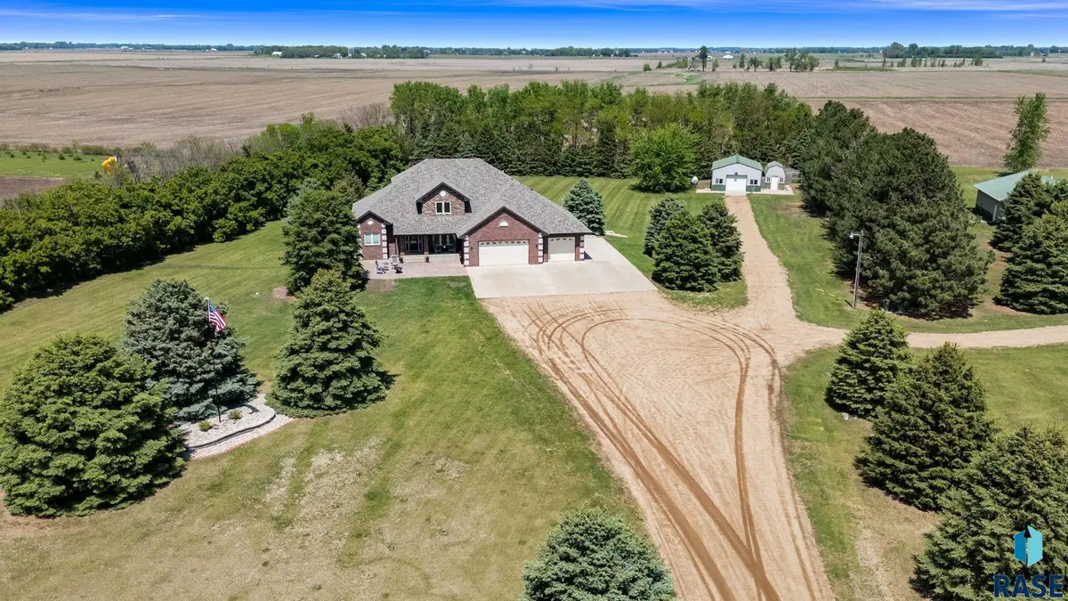 47152 276th St, Harrisburg, SD 57032 - #1
