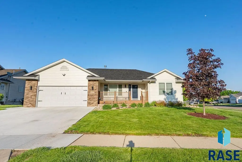 4712 S Dunlap Ave, Sioux Falls, SD 57106 - #1