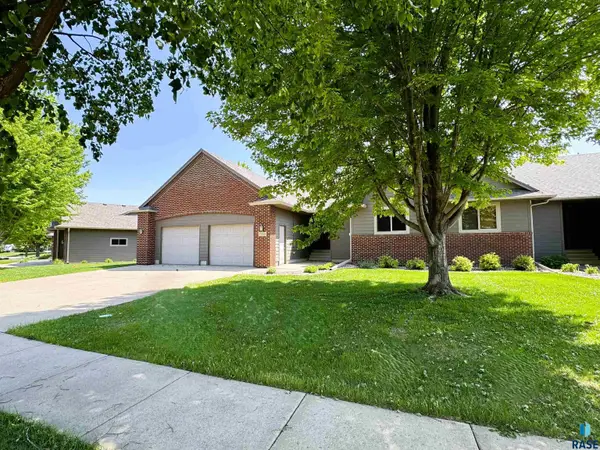 7209 W Stoney Creek St, Sioux Falls, SD 57106