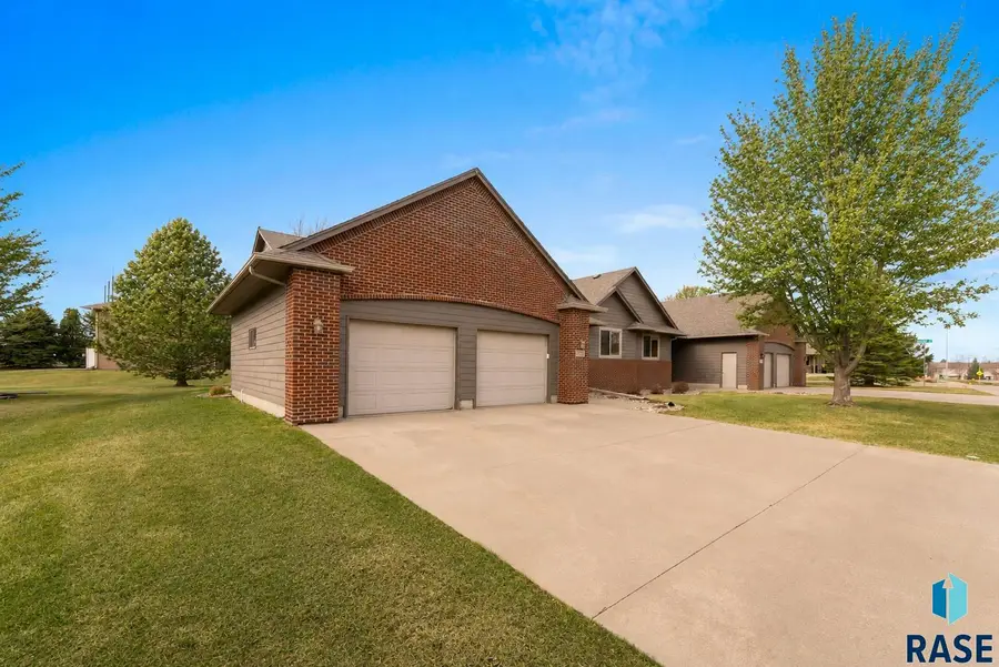 7209 W Stoney Creek St, Sioux Falls, SD 57106 - #2