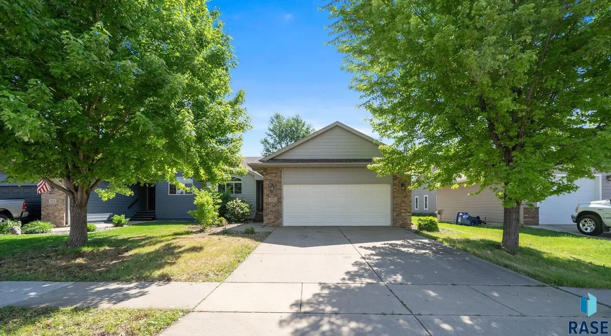 306 Emmett Trl, Harrisburg, SD 57032 - #1