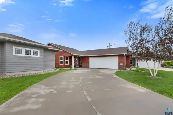 3205 S Manifold Ave, Sioux Falls, SD 57110