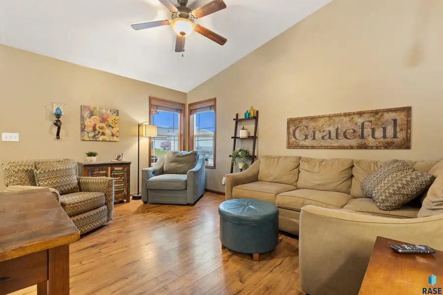 3205 S Manifold Ave, Sioux Falls, SD 57110 - #3