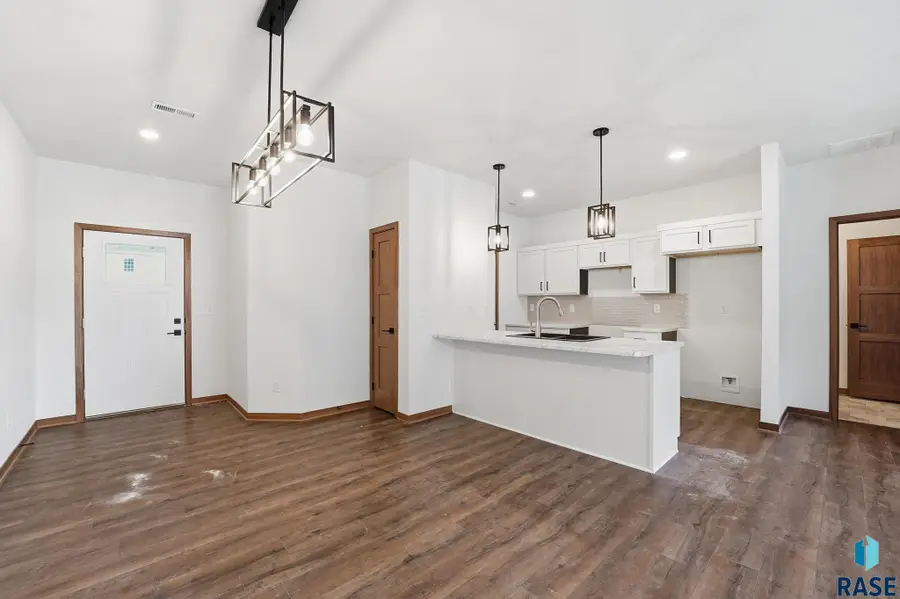1249 N Marion Rd #5, Sioux Falls, SD 57107 - #2