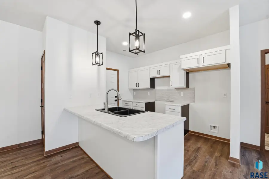1249 N Marion Rd #3, Sioux Falls, SD 57107 - #3