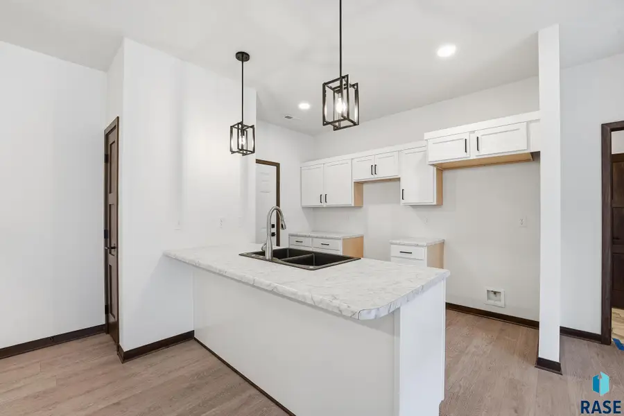 1249 N Marion Rd #2, Sioux Falls, SD 57107 - #3
