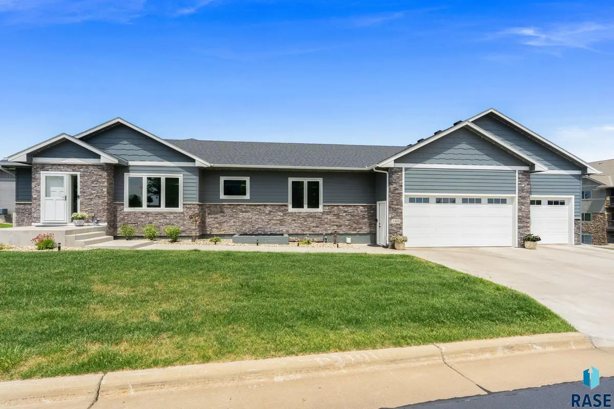 2400 W Trevi Pl, Sioux Falls, SD 57108 - #1