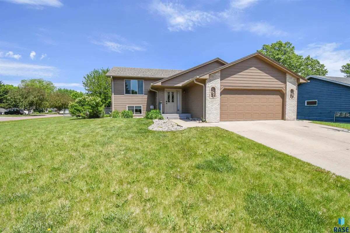 204 W Birchwood Dr, Brandon, SD 57005 - #1