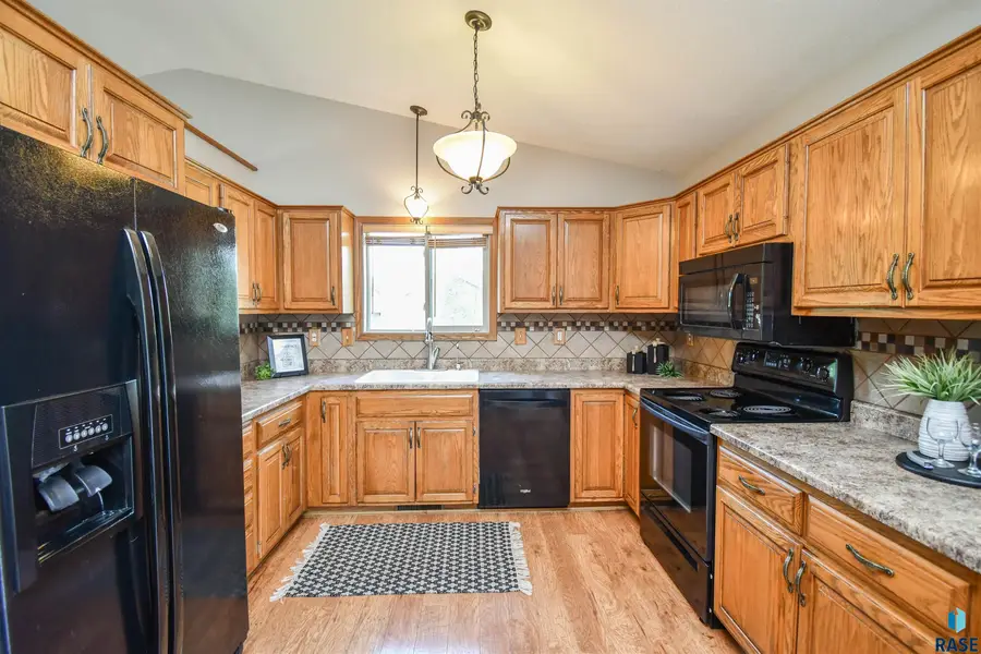 204 W Birchwood Dr, Brandon, SD 57005 - #2
