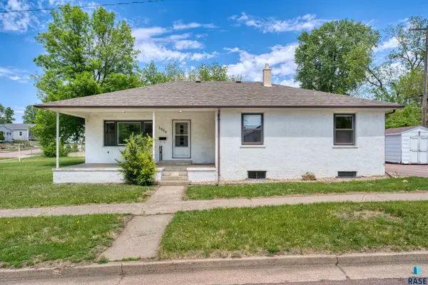 1908 E 11th St, Sioux Falls, SD 57103