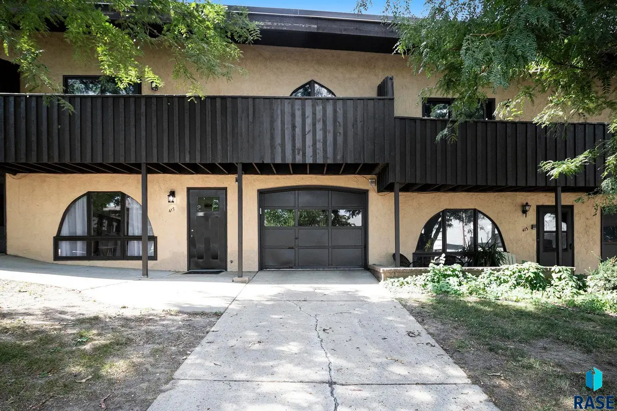 417 S Thompson Ave, Sioux Falls, SD 57103 - #1